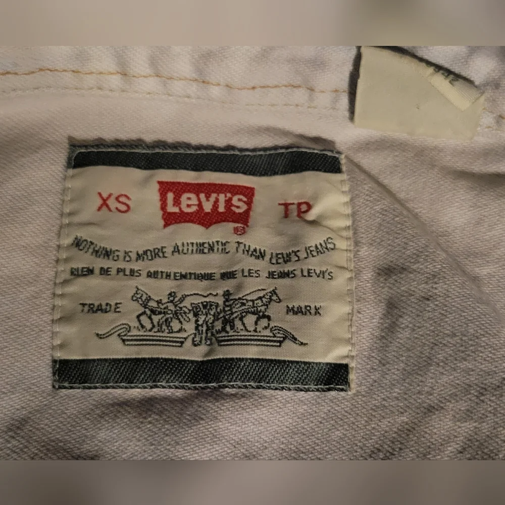 Levi's button up - Picture 4 of 4